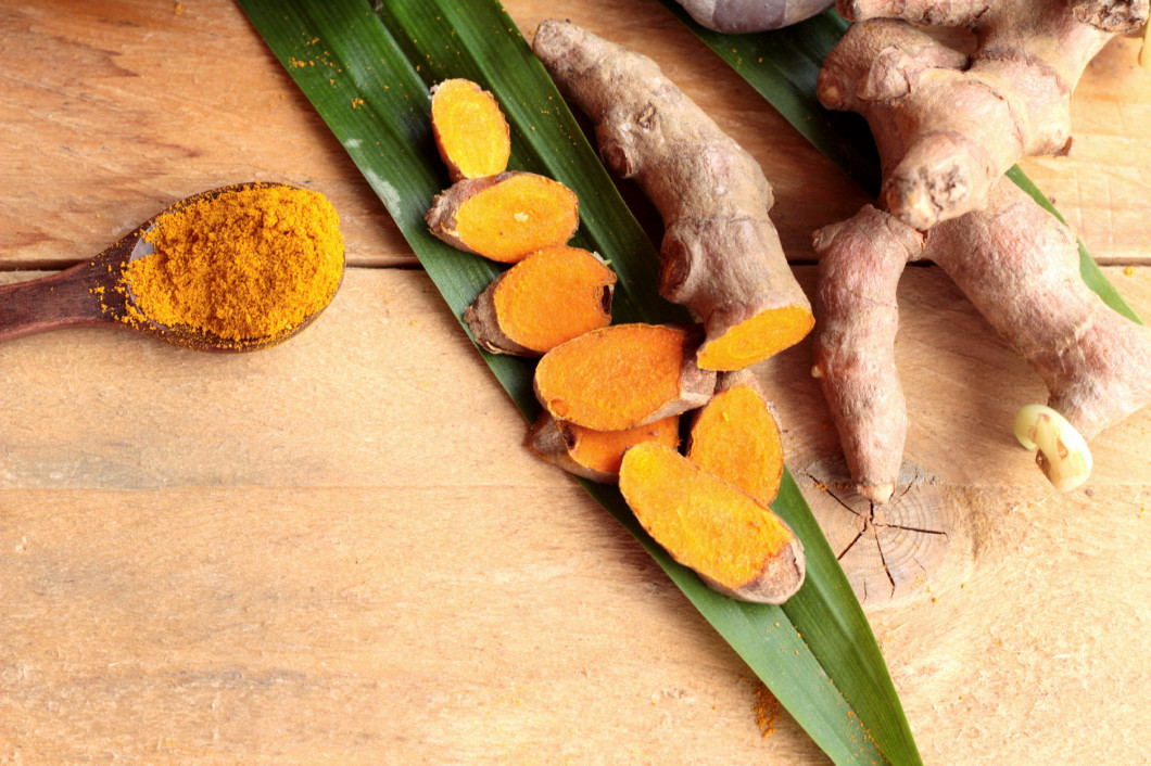 Phlai herb, Cassumunar ginger both fresh and as a powder for the