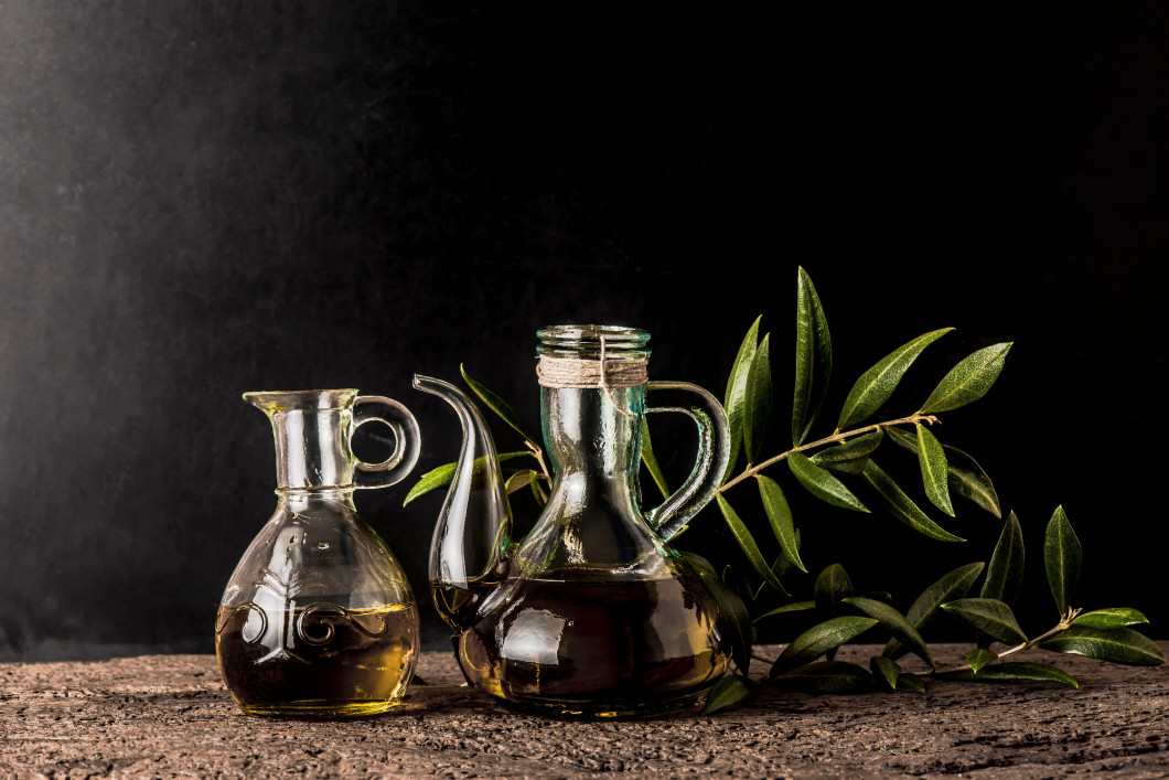  Extra virgin olive oil background