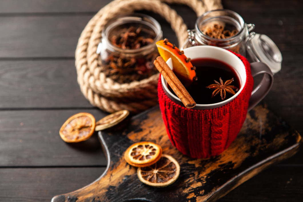 Mulled wine with spice and orange