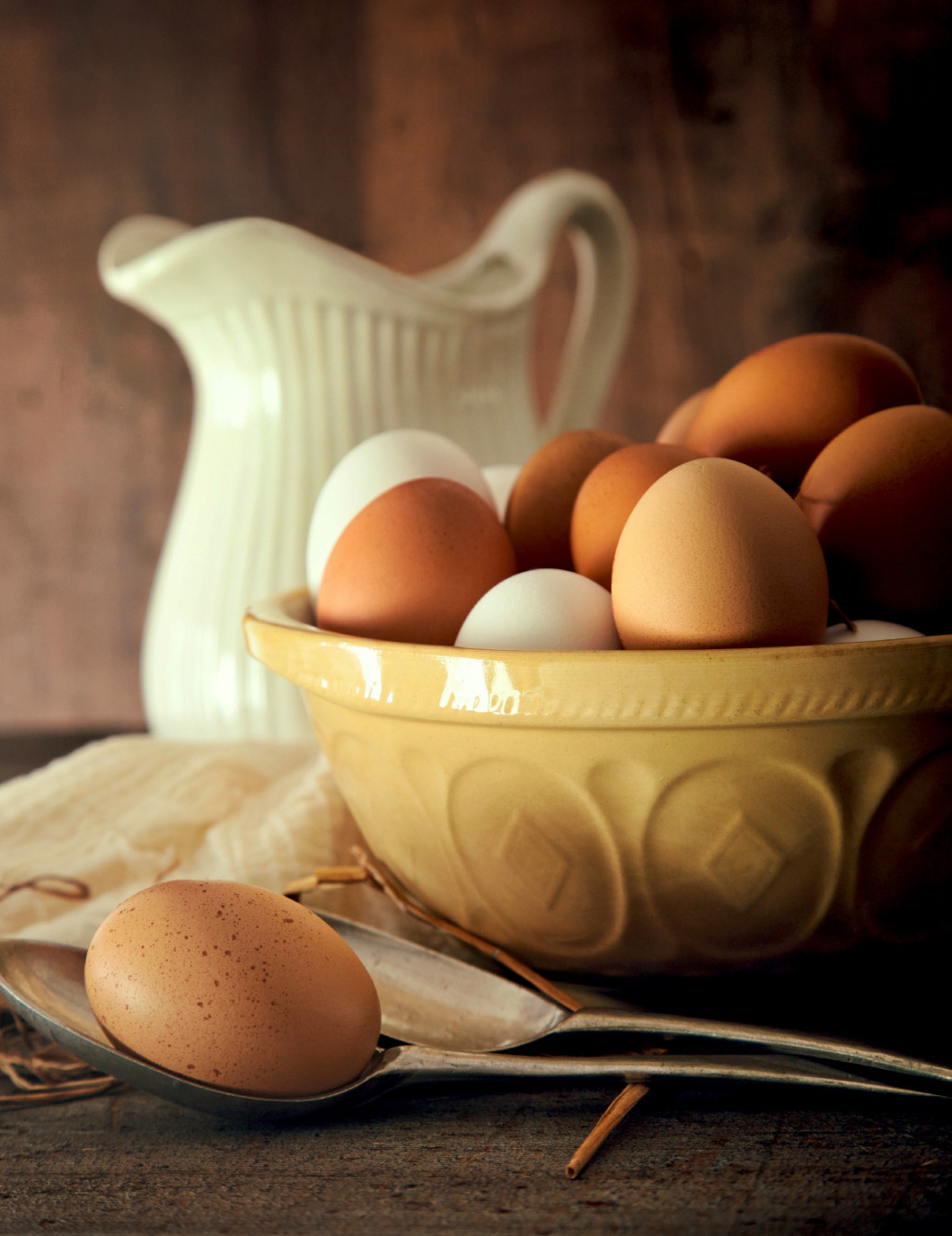 Fresh country eggs in bowl on table