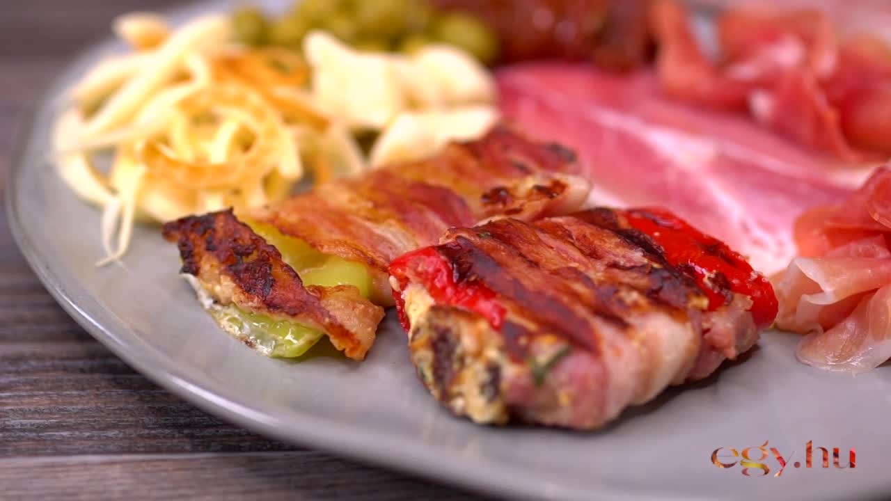 Piros praktika: baconbe tekert sült paprika