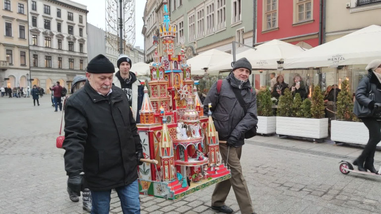 Krakkói betlehemes verseny - a betlehemek felvonulása